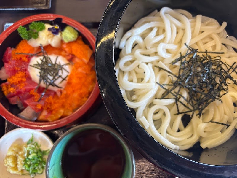 Takumi ๅ Sushi Bar photo 9