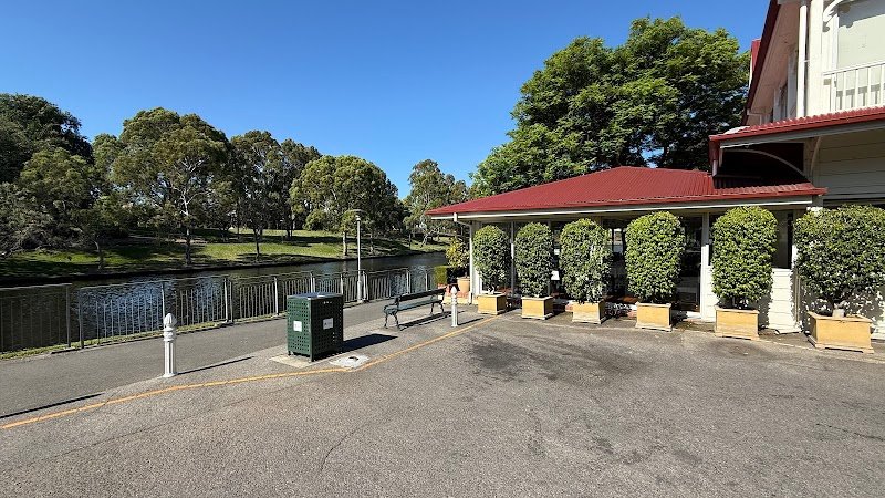 Jolleys Boathouse photo 3